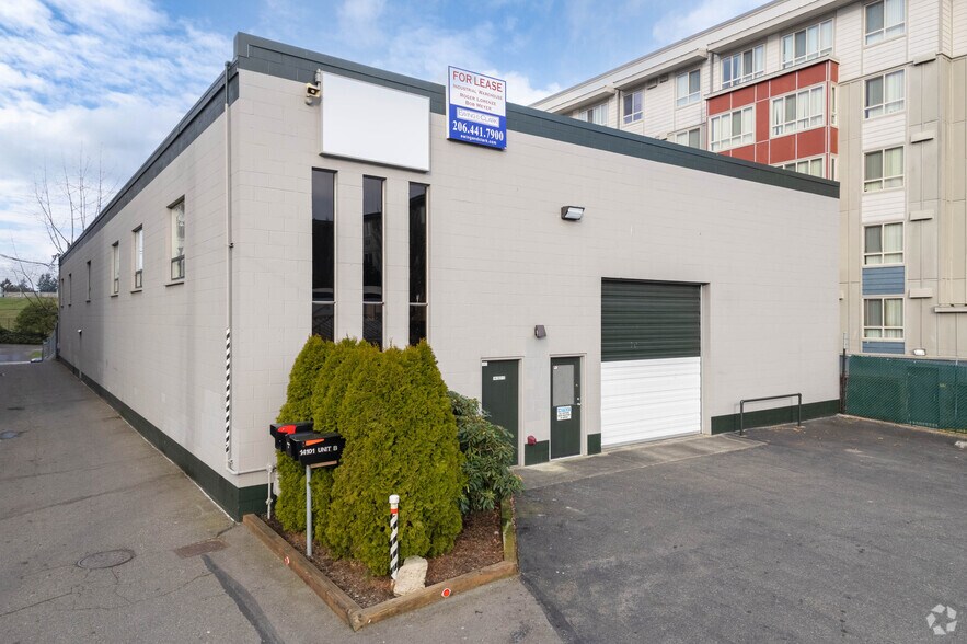 14101 Aurora Ave N, Seattle, WA à louer - Photo principale – Image 1 sur 3