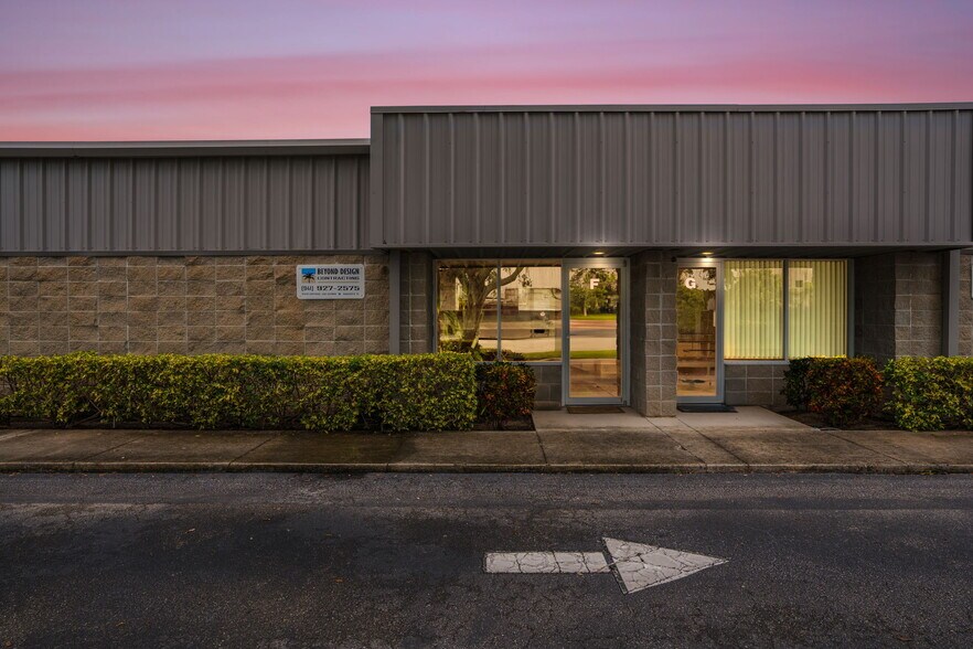 4545 Mariotti Ct, Sarasota, FL à louer - Photo de l’immeuble – Image 3 sur 12