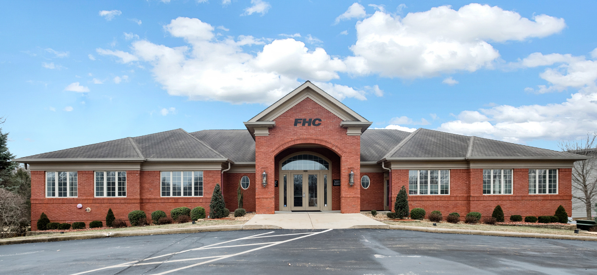 1831 Lake Saint Louis Blvd, Lake Saint Louis, MO à louer Photo principale– Image 1 sur 2