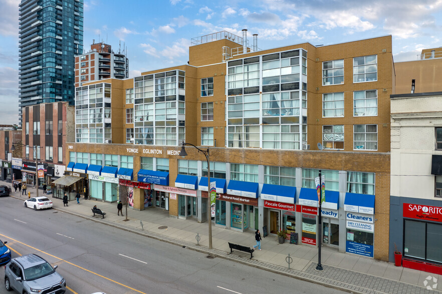2401 Yonge St, Toronto, ON à louer - Photo principale – Image 1 sur 4