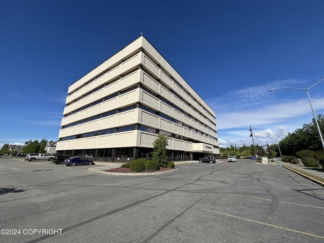 949 E 36th Ave, Anchorage, AK à louer - Photo de l’immeuble – Image 3 sur 9