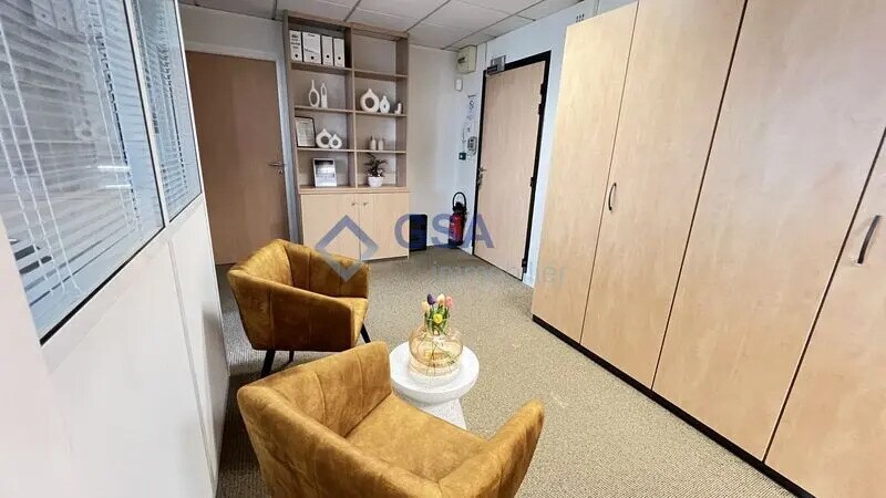 Bureau dans Évry-Courcouronnes à vendre - Photo de l’immeuble – Image 2 sur 9