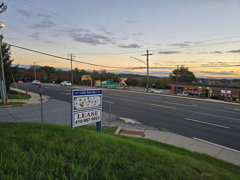 1829 York Rd, Lutherville Timonium, MD à louer - Photo de l’immeuble – Image 3 sur 7