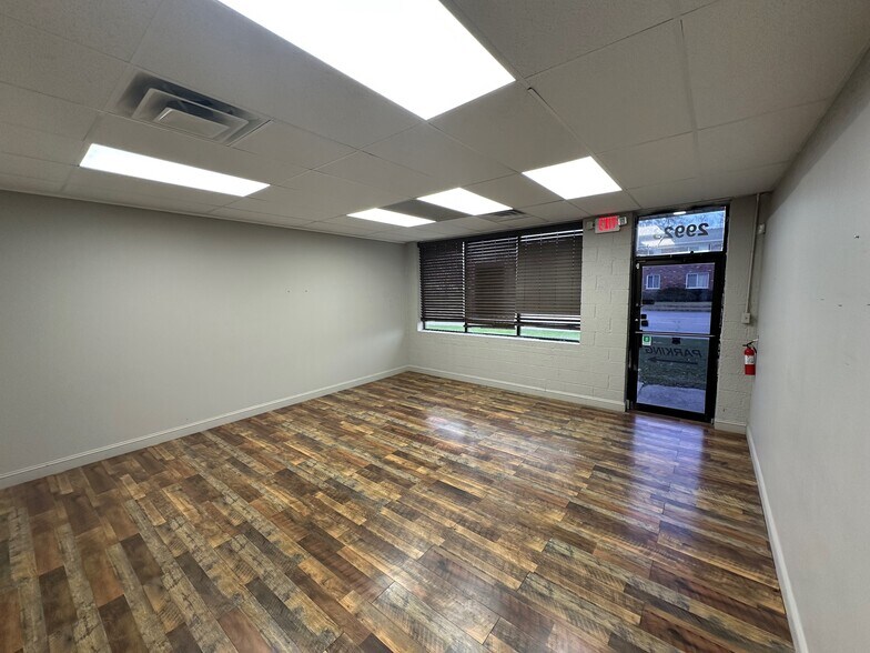 29921-29923 Harper Ave, Saint Clair Shores, MI à louer - Photo de l’immeuble – Image 2 sur 5