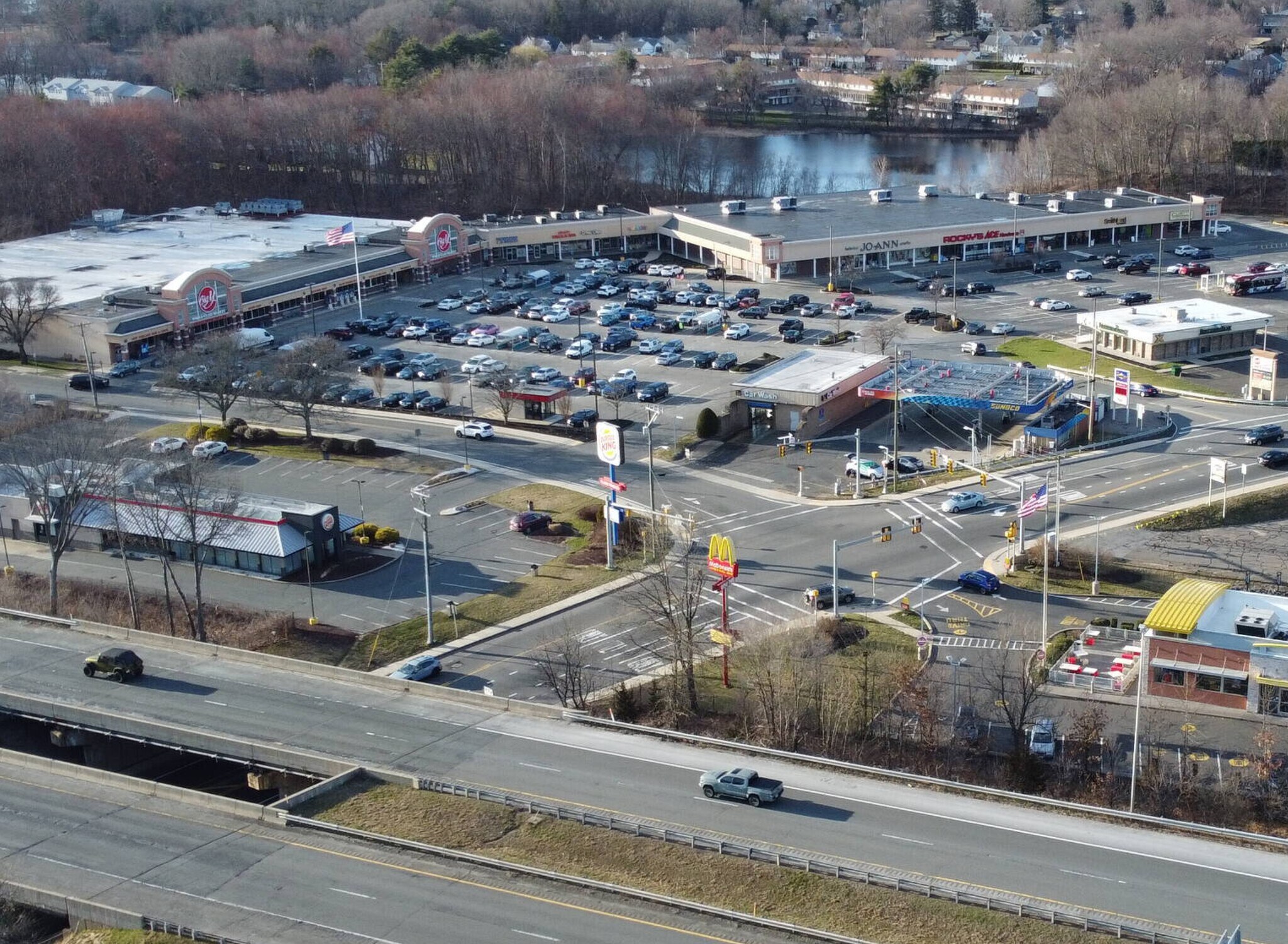 425 Center St, Ludlow, MA à louer Photo principale– Image 1 sur 7