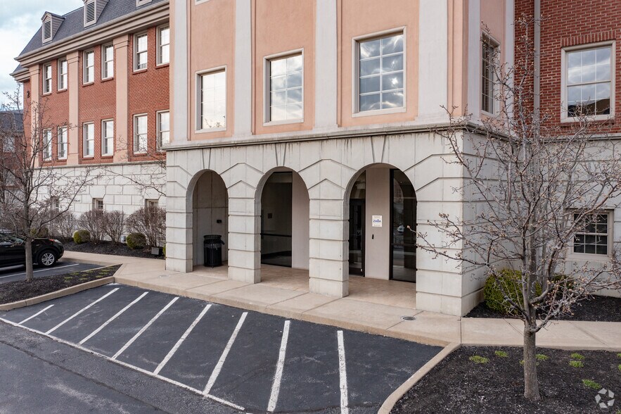 2400 Chamber Center Dr, Fort Mitchell, KY à louer - Photo de l’immeuble – Image 3 sur 4