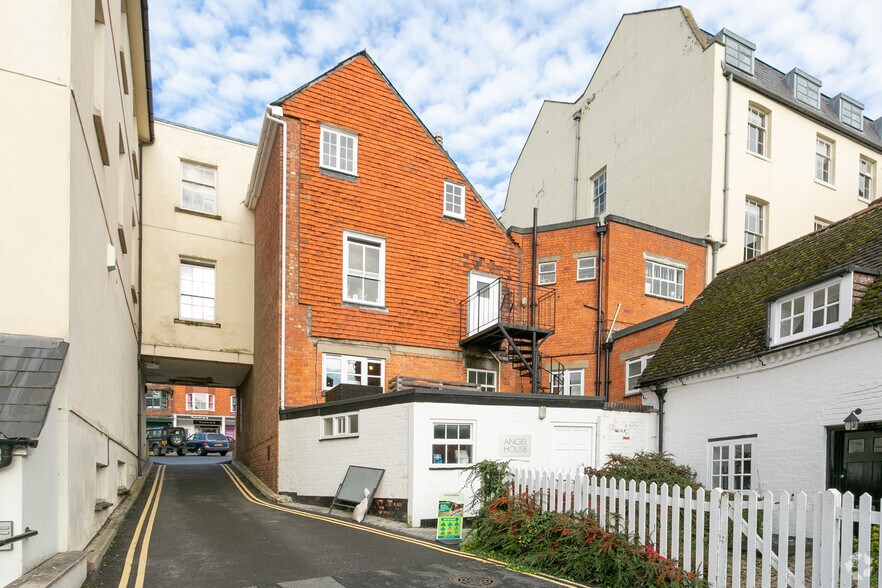 7 High St, Marlborough à louer - Photo principale – Image 1 sur 16