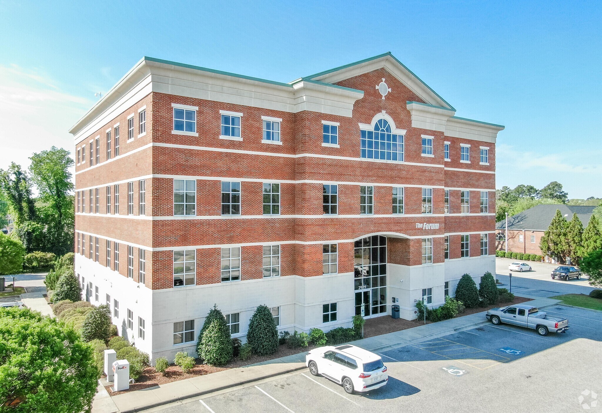 2919 breezewood Ave, Fayetteville, NC à vendre Photo principale– Image 1 sur 18