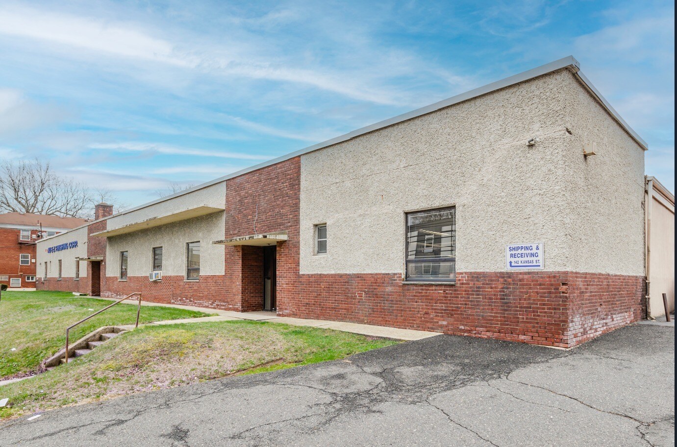 111 Essex St & 142 Kansas St portefeuille de 2 biens à vendre sur LoopNet.fr Photo de l’immeuble– Image 1 sur 3