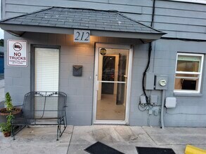212 Center St, Jacksonville, NC à louer Photo intérieure– Image 2 sur 7