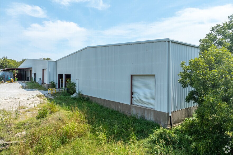 2105 Lucas Rd, Weatherford, TX à vendre - Photo principale – Image 1 sur 10