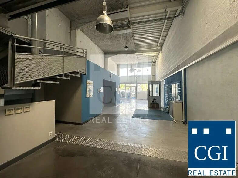 Local commercial dans SAINT-MARTIN-D'HERES à louer - Hall d’entrée – Image 3 sur 7