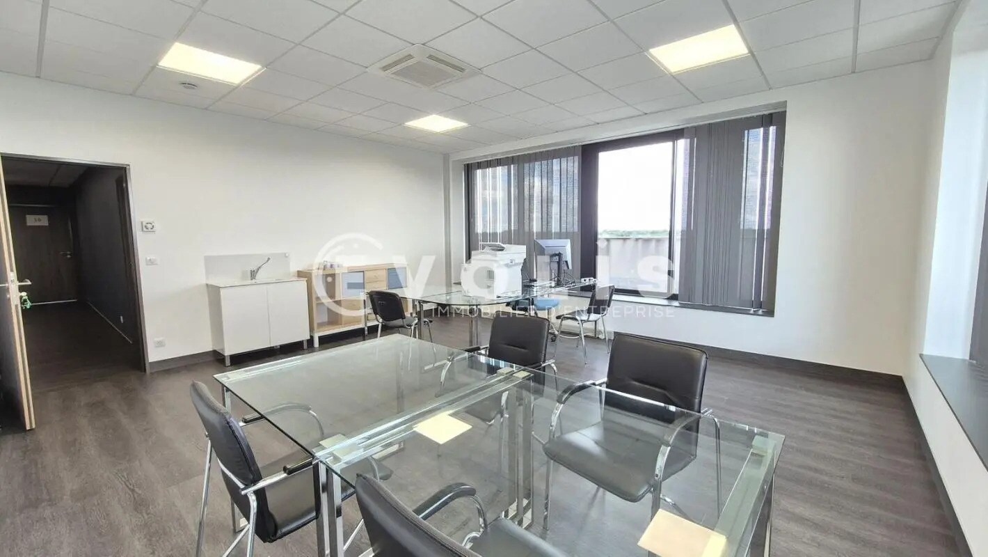 Bureau dans Jossigny à louer Photo intérieure– Image 1 sur 14