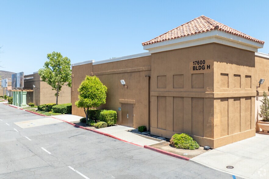 17600 Collier Ave, Lake Elsinore, CA à vendre - Photo de l’immeuble – Image 2 sur 4