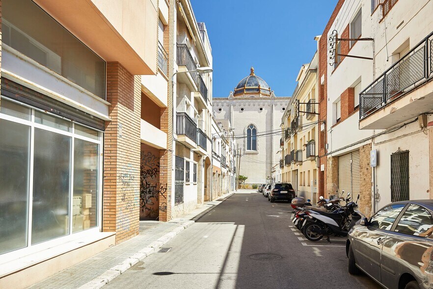 Immeuble residentiel dans Sant Pere de Ribes, Barcelona à vendre - Photo de l’immeuble – Image 2 sur 12