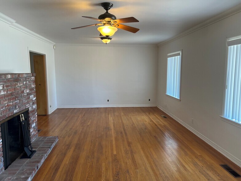 341 N Kaweah Ave, Exeter, CA à louer - Photo de l’immeuble – Image 2 sur 5