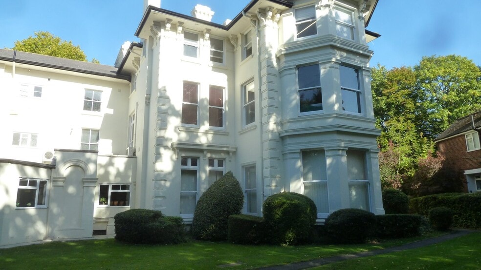 23 Oak Hill Grove, Surbiton à louer - Photo principale – Image 1 sur 1
