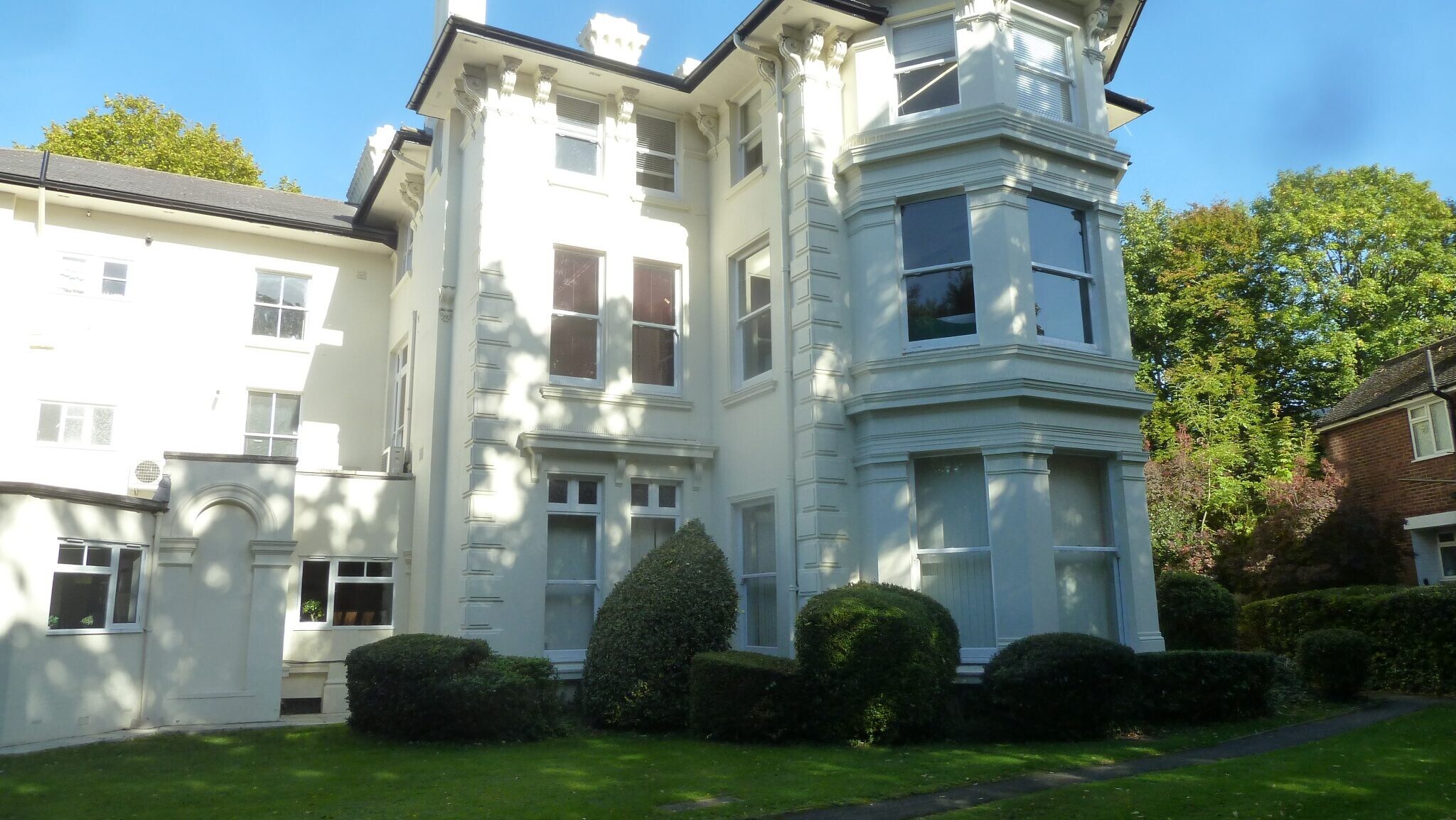 23 Oak Hill Grove, Surbiton à louer Photo principale– Image 1 sur 2