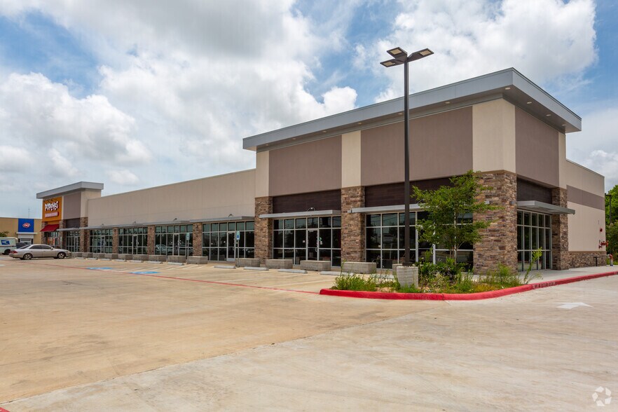 3833 S Main St, Stafford, TX à louer - Photo de l’immeuble – Image 1 sur 8