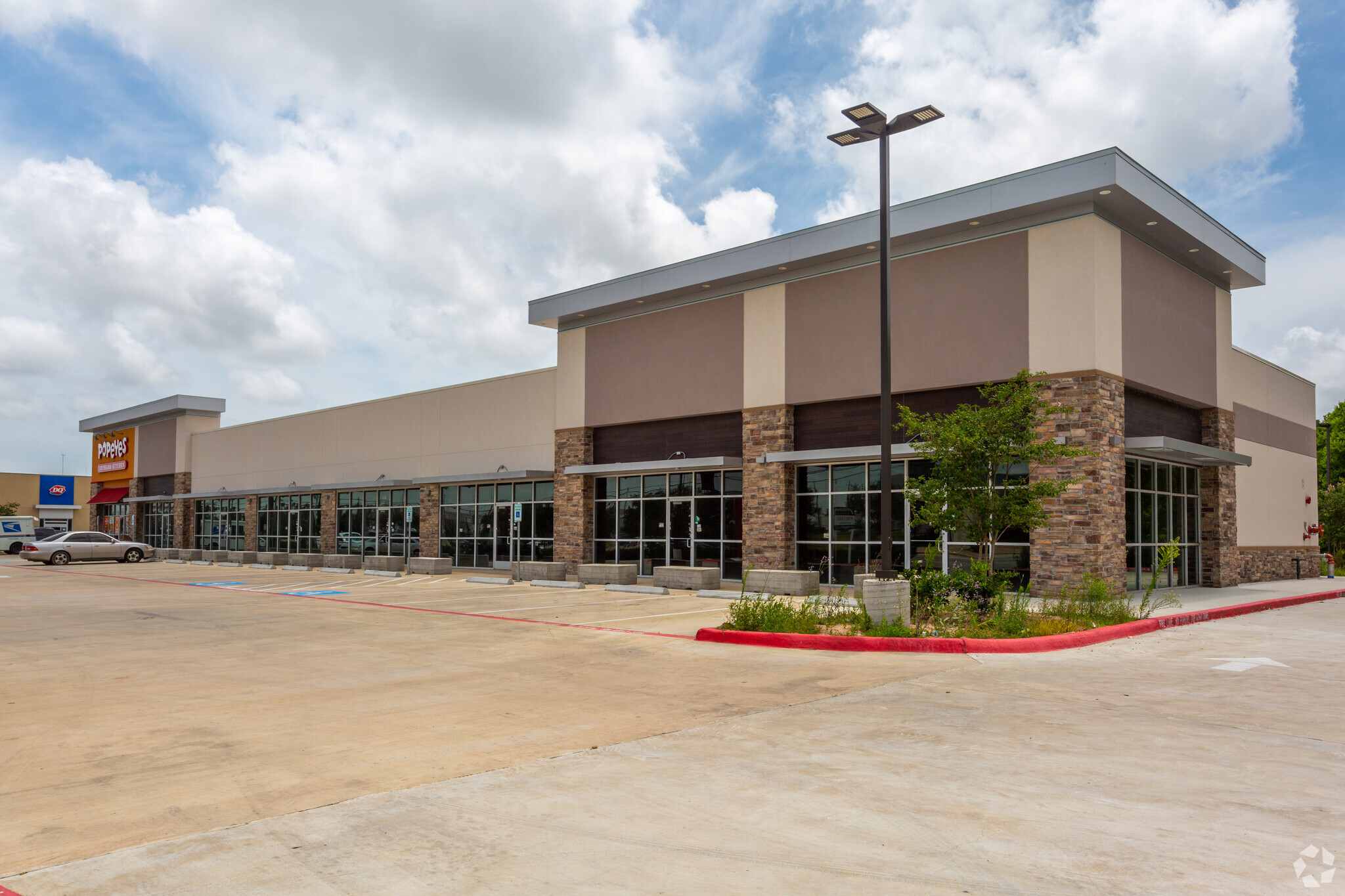 3833 S Main St, Stafford, TX à louer Photo de l’immeuble– Image 1 sur 9