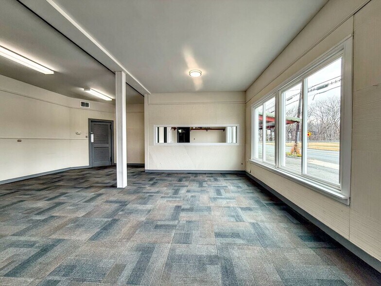 435 Deerfield St, Greenfield, MA à vendre - Photo de l’immeuble – Image 3 sur 22