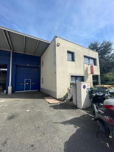 Local d'activités dans Sainte-Geneviève-des-Bois à vendre - Photo de l’immeuble – Image 1 sur 7