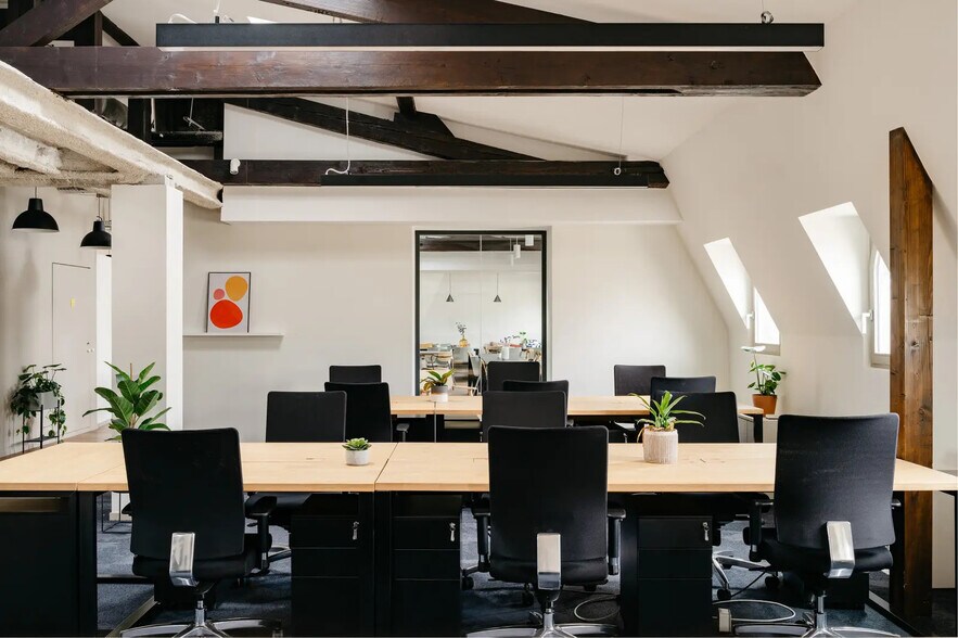 55 Rue De Châteaudun, Paris à louer - Photo de l’immeuble – Image 2 sur 6