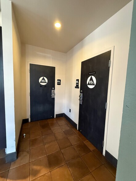 1235 State St, Santa Barbara, CA à louer - Photo de l’immeuble – Image 2 sur 13