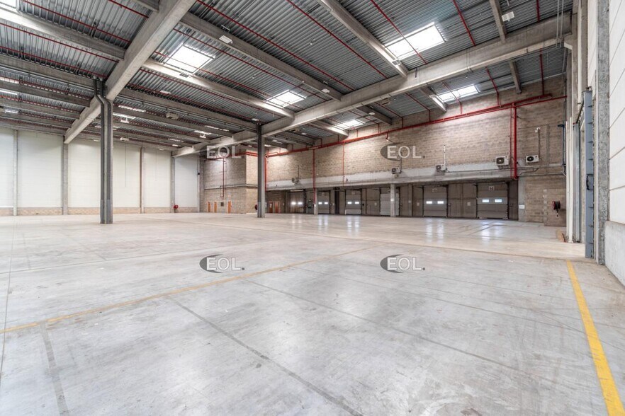 Industriel/Logistique dans Combs-la-Ville à louer - Photo de l’immeuble – Image 3 sur 29