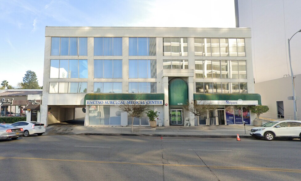 16250 Ventura Blvd, Encino, CA à louer - Photo de l’immeuble – Image 1 sur 9