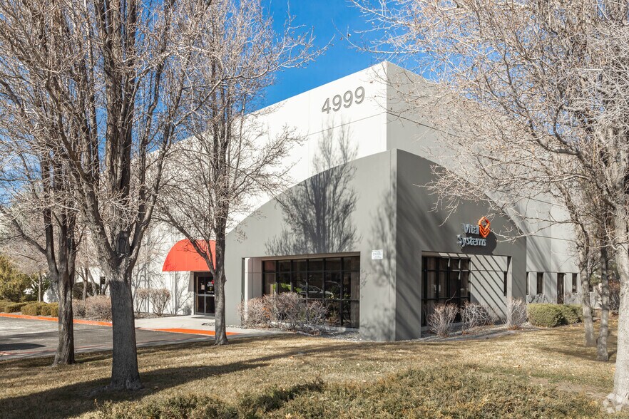 4999 Aircenter Cir, Reno, NV à louer - Photo principale – Image 2 sur 7