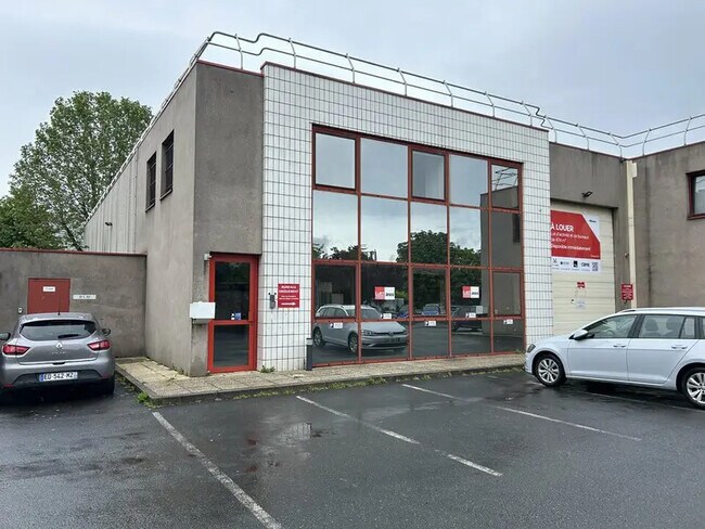 Plus de détails pour Local d'activités à louer
