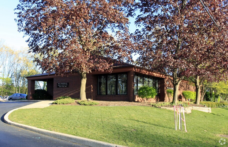 105 N Nappanee St, Elkhart, IN à vendre - Photo principale – Image 1 sur 2