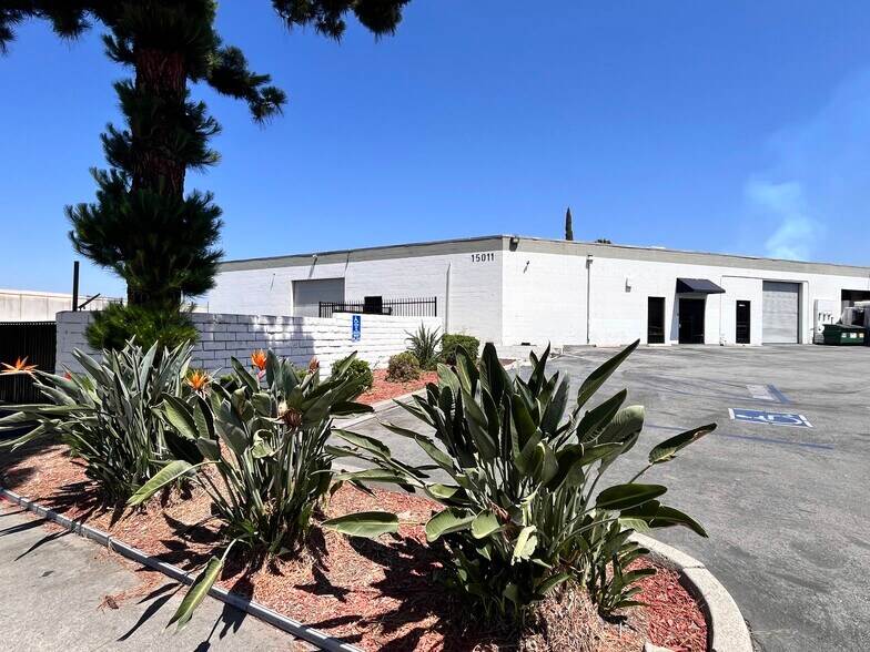 15025 Badillo St, Baldwin Park, CA à louer - Photo de l’immeuble – Image 1 sur 10