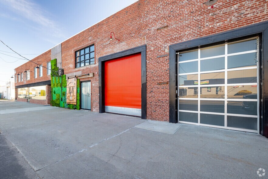 44 Bethpage Rd, Hicksville, NY à louer - Photo de l’immeuble – Image 2 sur 6