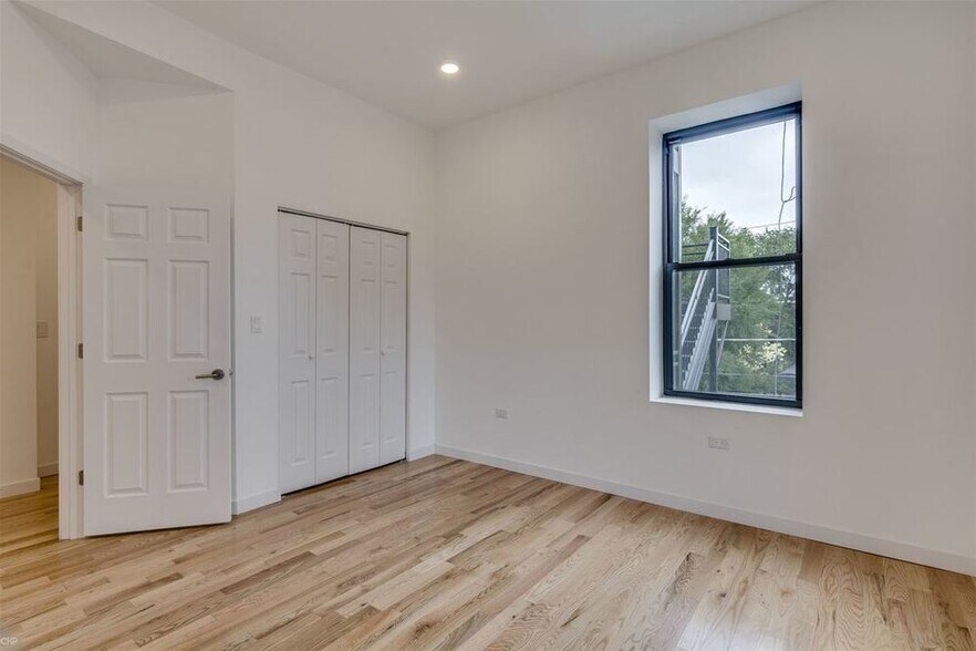 4525 S Evans Ave, Chicago, IL à vendre - Photo intérieure – Image 3 sur 17