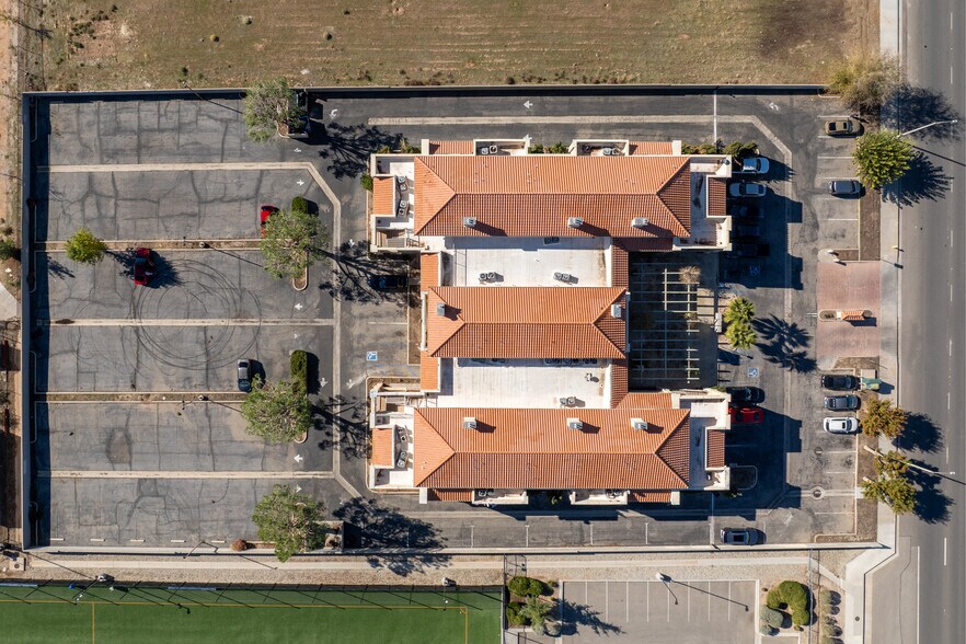 3166 E Palmdale Blvd, Palmdale, CA à vendre - Photo de l’immeuble – Image 3 sur 31