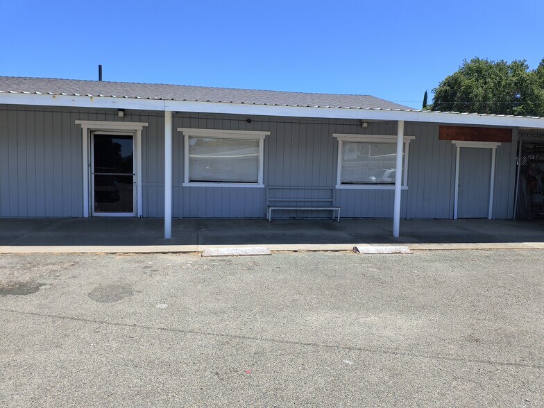 555 E State Highway 20, Upper Lake, CA à louer - Photo principale – Image 1 sur 2