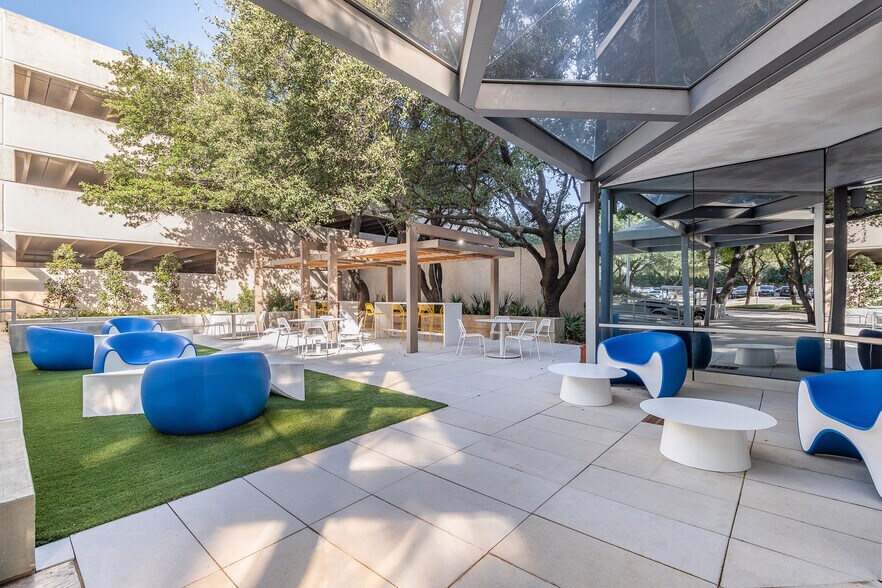 7557 Rambler Rd, Dallas, TX à louer - Photo de l’immeuble – Image 3 sur 21