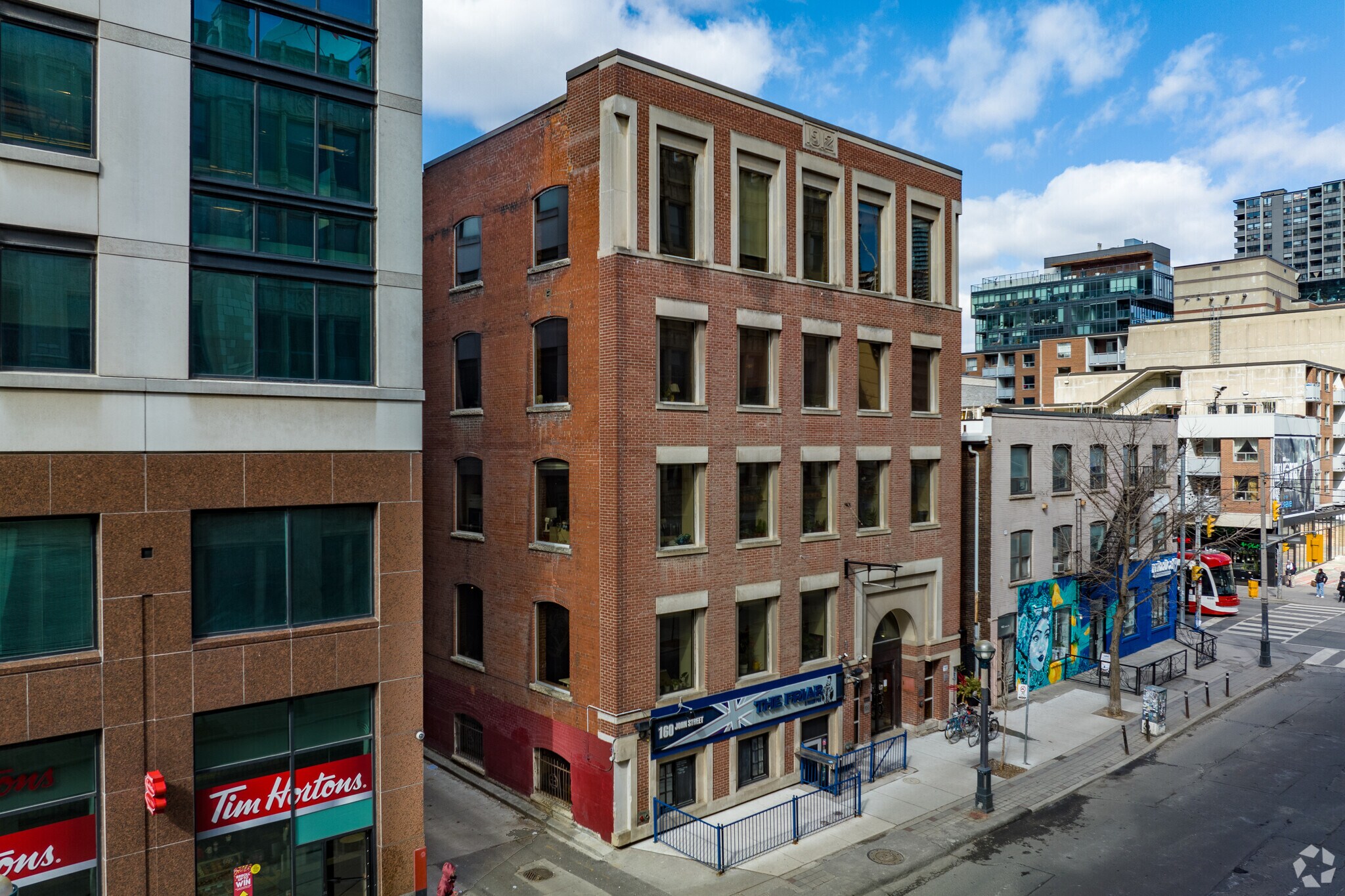 160 John St, Toronto, ON à louer Photo principale– Image 1 sur 6