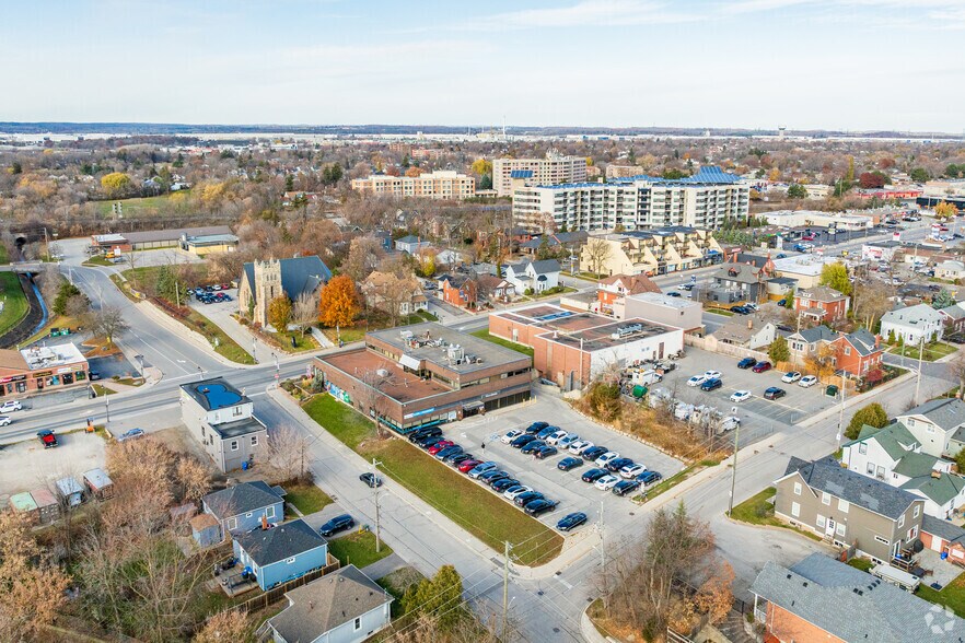 310 Main St E, Milton, ON à louer - Aérien – Image 2 sur 2