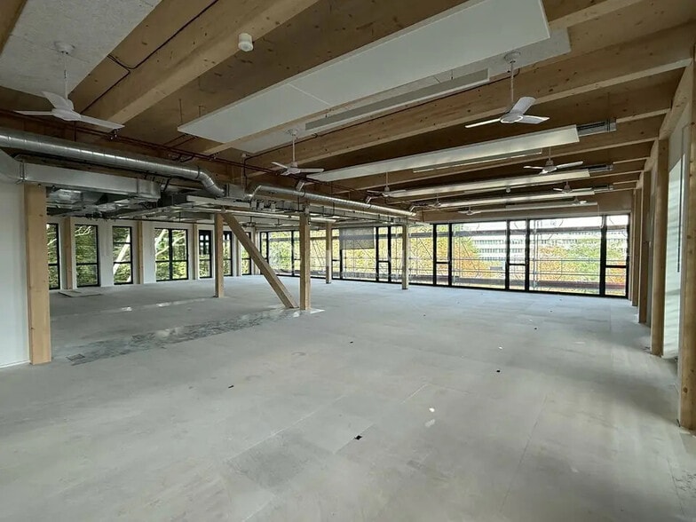 Bureau dans Champs-sur-Marne à louer - Photo de l’immeuble – Image 3 sur 12