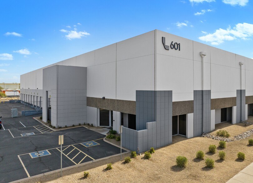 601 S 55th Ave, Phoenix, AZ à louer - Photo de l’immeuble – Image 2 sur 12