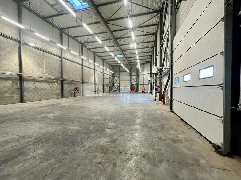 Local d’activités dans Dagneux à louer - Photo de l’immeuble – Image 3 sur 4