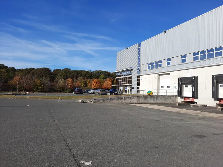 Industriel/Logistique dans Combs-la-Ville à louer - Photo de l’immeuble – Image 2 sur 4