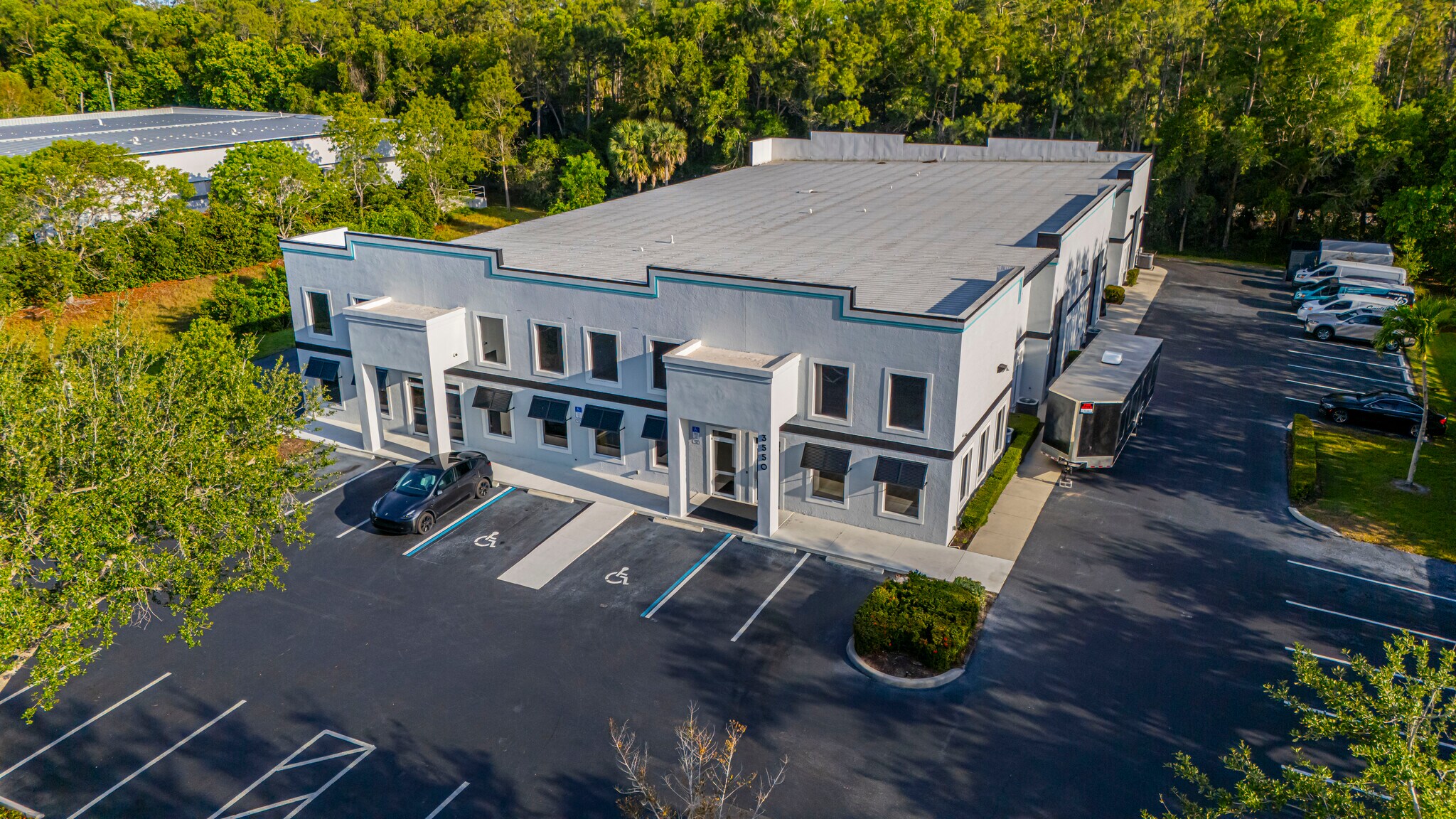 3550 Westview Dr, Naples, FL à vendre Photo de l’immeuble– Image 1 sur 31