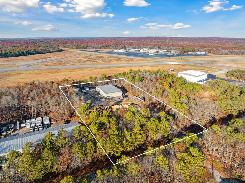 54 Industrial Rd, Wainscott, NY à vendre - Aérien – Image 2 sur 7