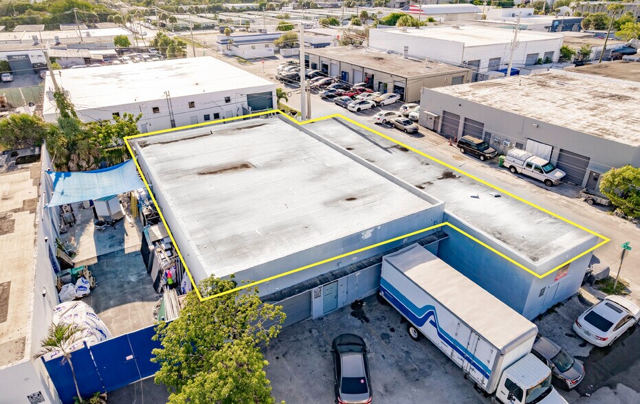 745 NW 7th Ter, Fort Lauderdale, FL à vendre - Photo de l’immeuble – Image 3 sur 8