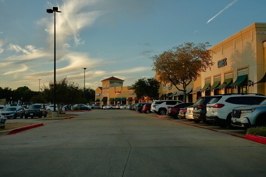 955 W John Carpenter Fwy, Irving, TX à louer - Photo de l’immeuble – Image 3 sur 15