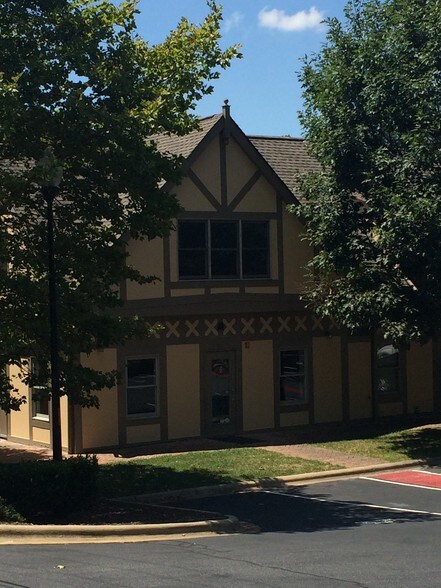 900 Hendersonville Rd, Asheville, NC à louer - Photo de l’immeuble – Image 2 sur 2